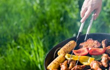 Gesund grillen – mit der richtigen Marinade zum Fleisch