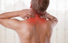 Wohltuende Nackenmassage bei Verspannungen im Schulter-Nackenbereich