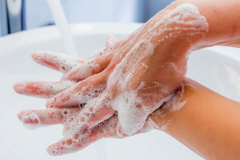 Lieber Hände waschen statt desinfizieren