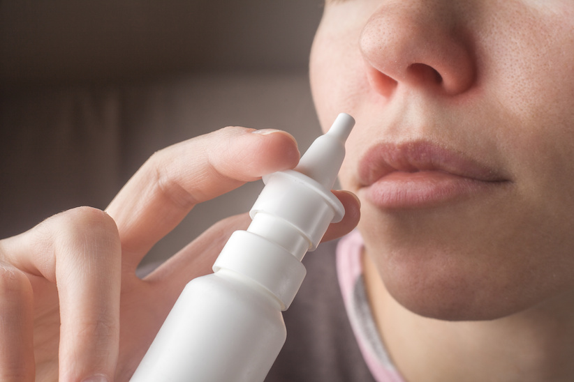 Schützt ein spezielles Nasenspray vor einer Erkältung?